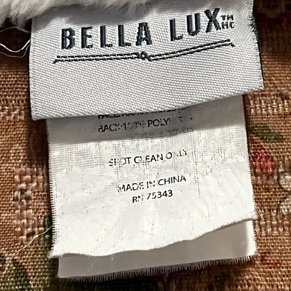 Bella Luxx Soft White Chevron Throw Blanket - Picture 4 of 10